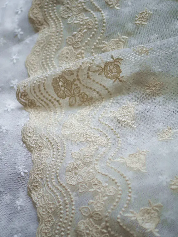 2 yards Ivory Lace Trim With Bow