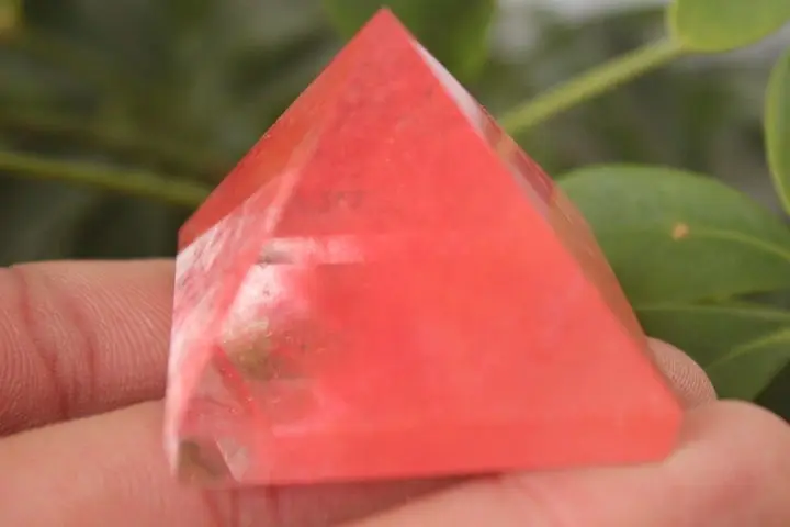 36.8g RED SMELTING QUARTZ CRYSTAL PRETTY PYRAMID HEALING