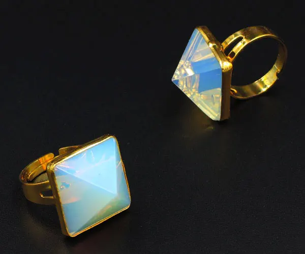 18*18mm Opal Stone Pyramid Ring Bezel Setting Gold Plated