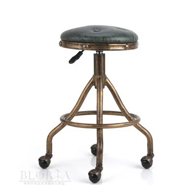 Nouveau tabouret de coiffeur à la mode. Chaise de maître. Tabouret coiffeur. Tabouret de loisirs