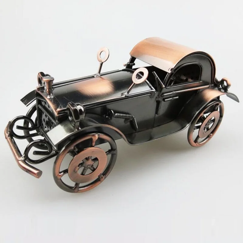 Ornamen Mobil Tua Besi Pengocok Tulang Dekorasi Jendela Retro dan Nostalgia Mobil Antik