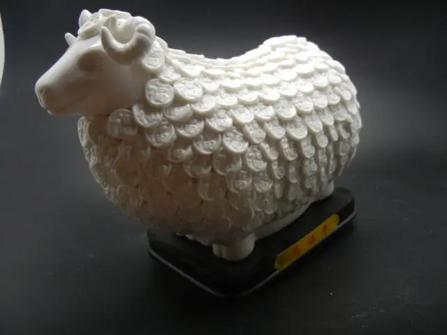 

Exquisite Chinese Old Handwork White Porcelain Auspicious Sheep Statue