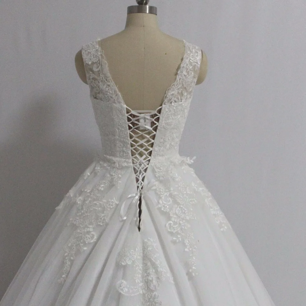 Classic Vestidos De Novias O Neck Appliqued Lace Sleeveless Sweep Train A Line Wedding Dress