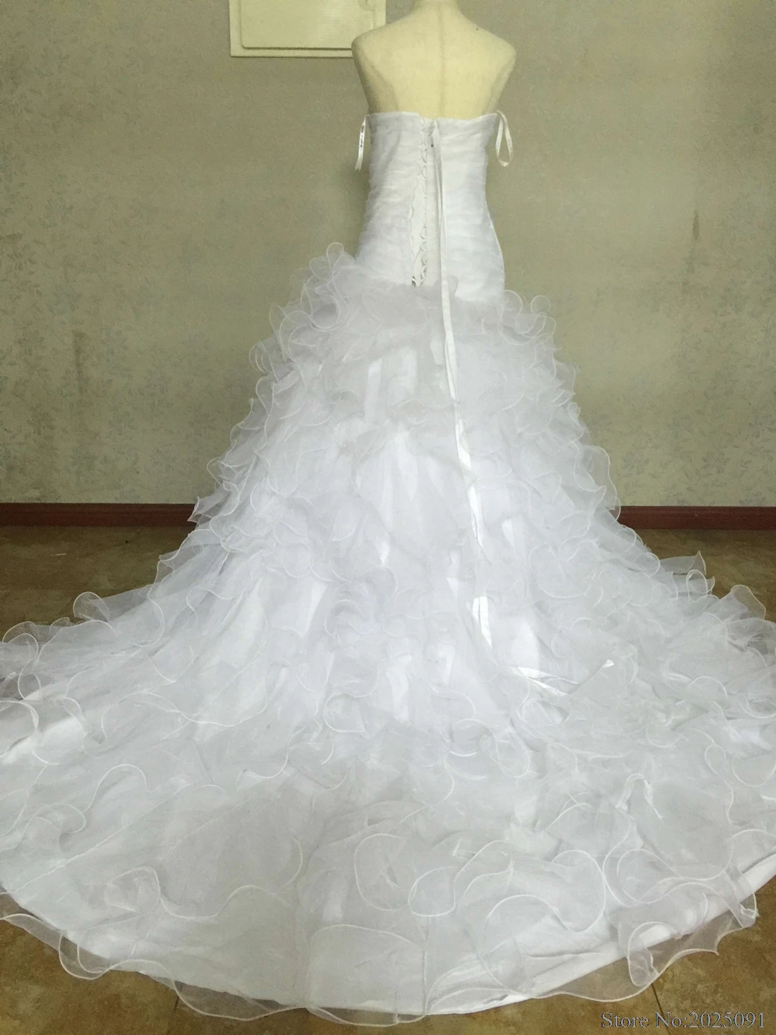 Novo branco vestidos de casamento tamanhos grandes 2018 organza babados a linha vestido de noiva vestido de noiva tribunal trem vestido de noiva