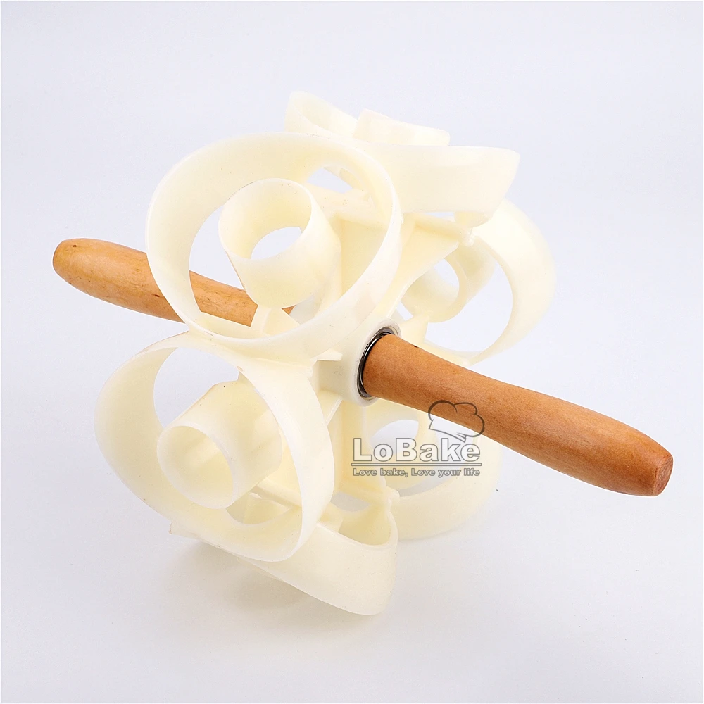 Diameter 7.8cm manual plastic 6-circle donut cutter doughnut biscuit cookie fondant dough maker wood handle for bakery gadgets