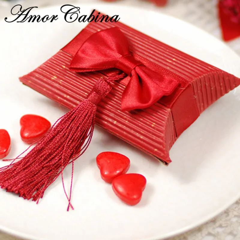 100pcs Beige and red paper pillow gift birthday party Christmas box wedding gift bag tassel candy box wedding bow and tassel