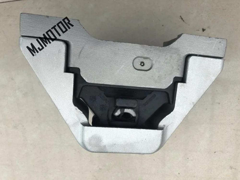 Engine Mounting Bracket / Oil sump bracket/ Gearbox bracket for SAIC ROEWE 550 MG6 engine Autocar motor cushion bush parts