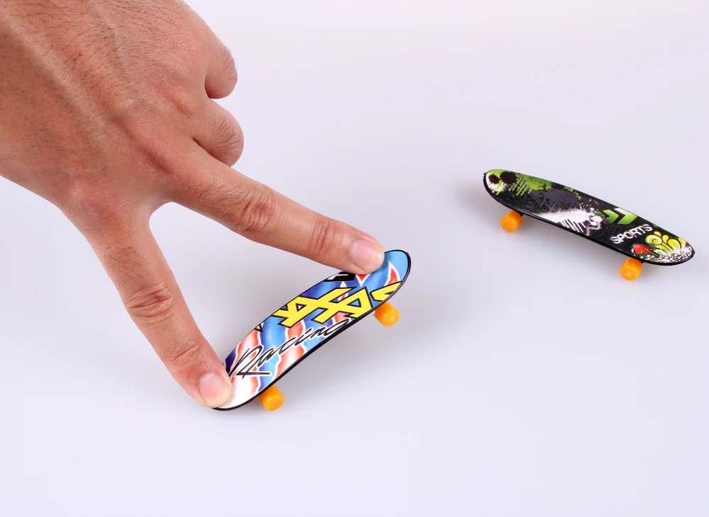 100 pieces/lot Wholesale Price Plastic Finger Skateboard Toys Finger Skateboarding Fingertip Toys