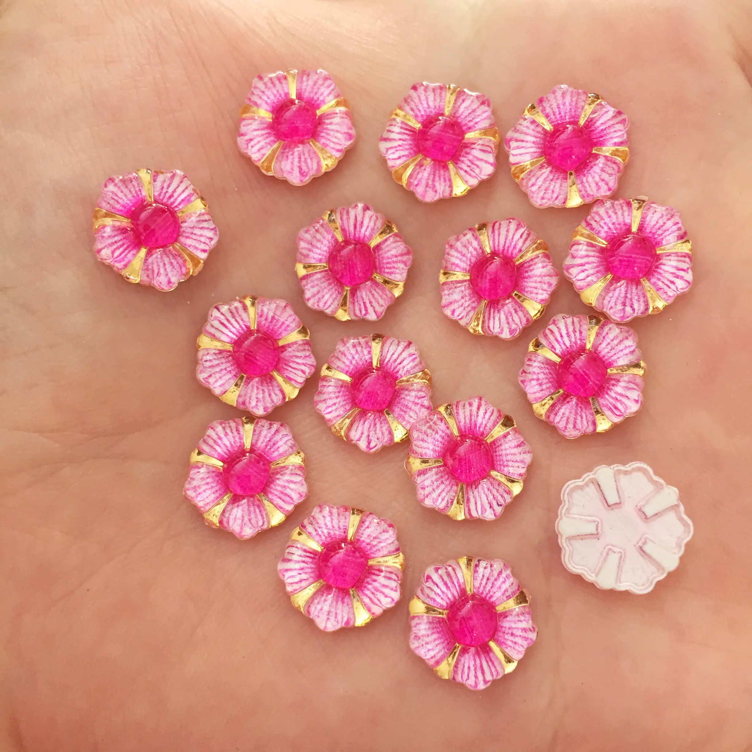60 pz Resina Lucida 12mm Colorato Phnom Penh fiore flatback strass Ornamenti FAI DA TE Appliques di Nozze mestiere SW78