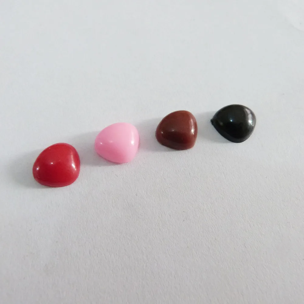 

100pcs/lot 9/11/14/20mm red/black/brown/pink Triangle plastic flat toy noses for diy doll acessories