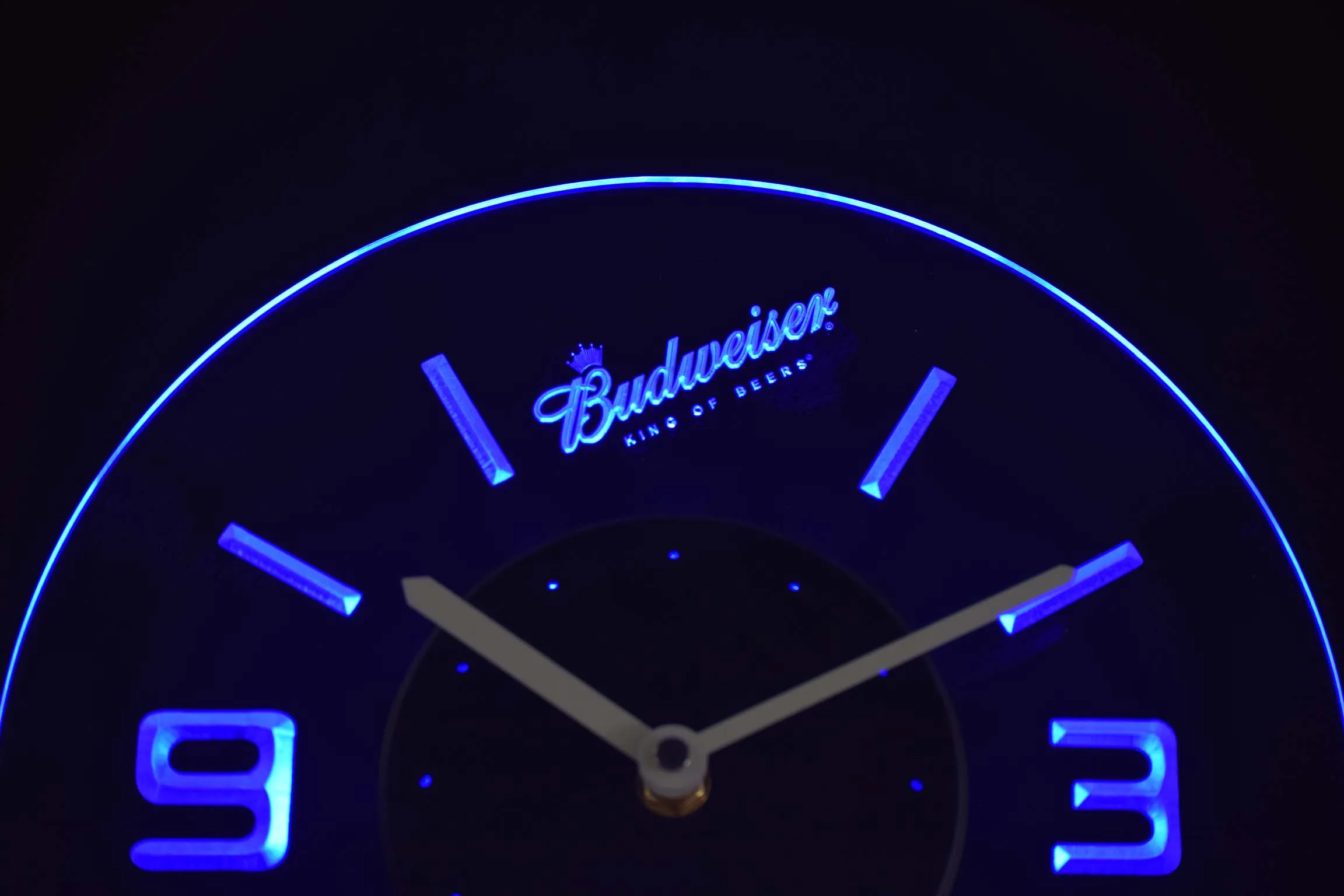 cnc0467 Budweiser King of Beer Illuminated 3D Neon Light LED Clock