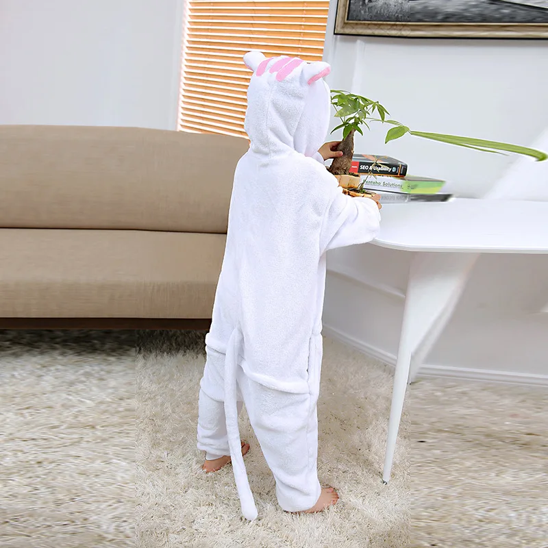 Bambino ragazzi gatto bianco lupo uccello Cosplay pipistrello One piece pigiama bambino neonate inverno indumenti da notte vestito da festa di Halloween Costume con cappuccio