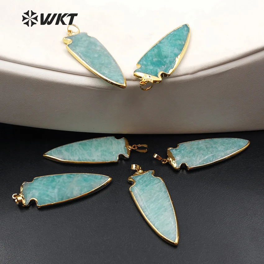 WT-P1196 Wholesale fashion jewelry natural stone pendant green stone arrowhead shape pendant with 24k gold electroplate