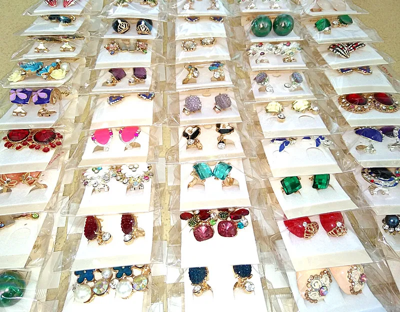 Wholesale 60 Pairs Assorted Women\'s Fashion Jewelry Beautiful Rhinestone Earring Stud Earrings Mix Styles