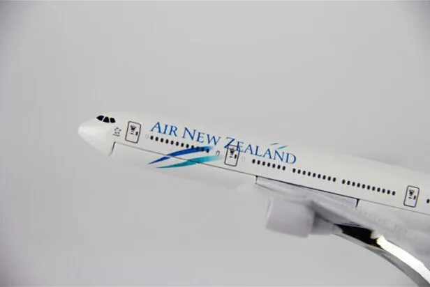 hot sell 16cm plane model B747  Air New Zealand aircraft B747 Metal simulation airplane model for kid toys Christmas gift