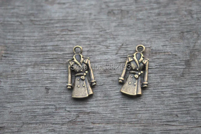 20 pcs-- Coat Charms,Antique bronze 3D Mini Clothings Overcoats Coats Windbreakers Charms Pendants 23x12mm