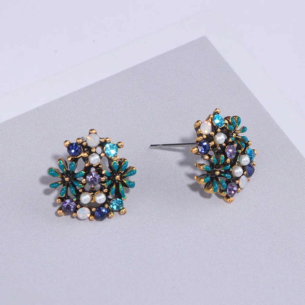 Vintage Sweet Cute Flower Stud Earrings for Women 2019 New Fashion Pearl Crystal Earrings Femme Brincos Wholesale Jewelry WX195