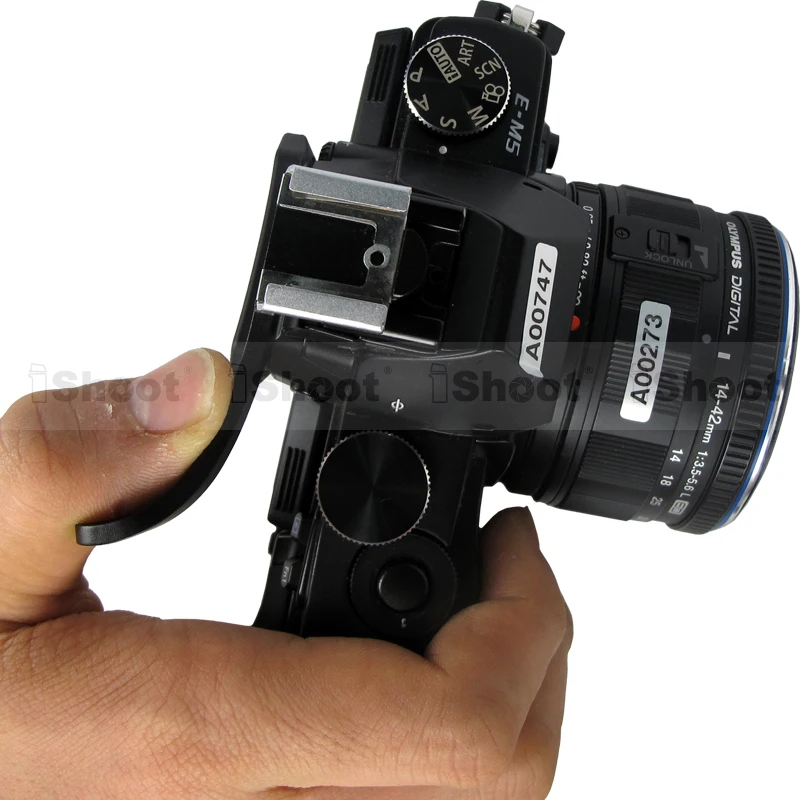 Metal Finger Handle Thumb Grip w/ Flash Hot Shoe Mount Holder Bracket for Olympus Camera E-M1/E-M5/E-P1/E-P3/E-P5/E-PM1/E-PM2