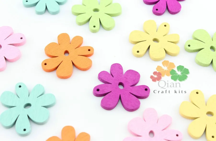 

200pcs large Wooden flower pendants beads of mixed colors cabochons charms for decoration, handmade jewelry DIY 33mm D25