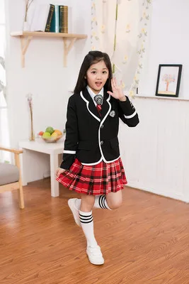 Kinderen schooluniform kleding en lange mouwen chorus van basisschoolleerlingen lezen Britse student schooluniformen