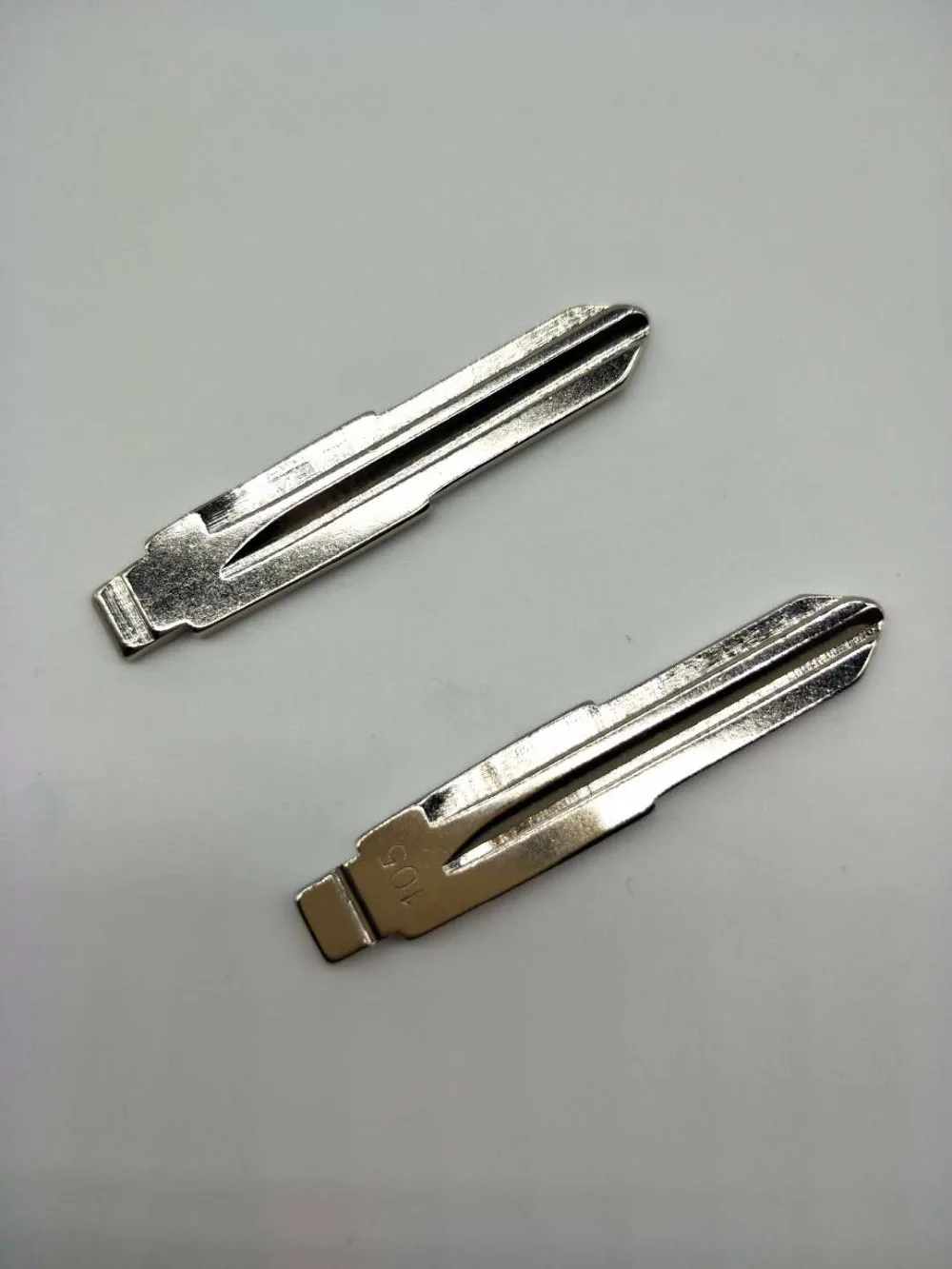 

10Pcs/lot Best Qualit Metal Metal Blank Uncut Flip KD Remote Key Blade Type NO.105 for chevrolet