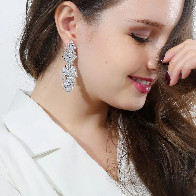 CWWZircons Luxuriöse Lange Hochzeits-Ohrhänger mit Klaren CZ-Steinen und Marquise-förmigen Zirkonia im Großhandel E0011 – Detail 2