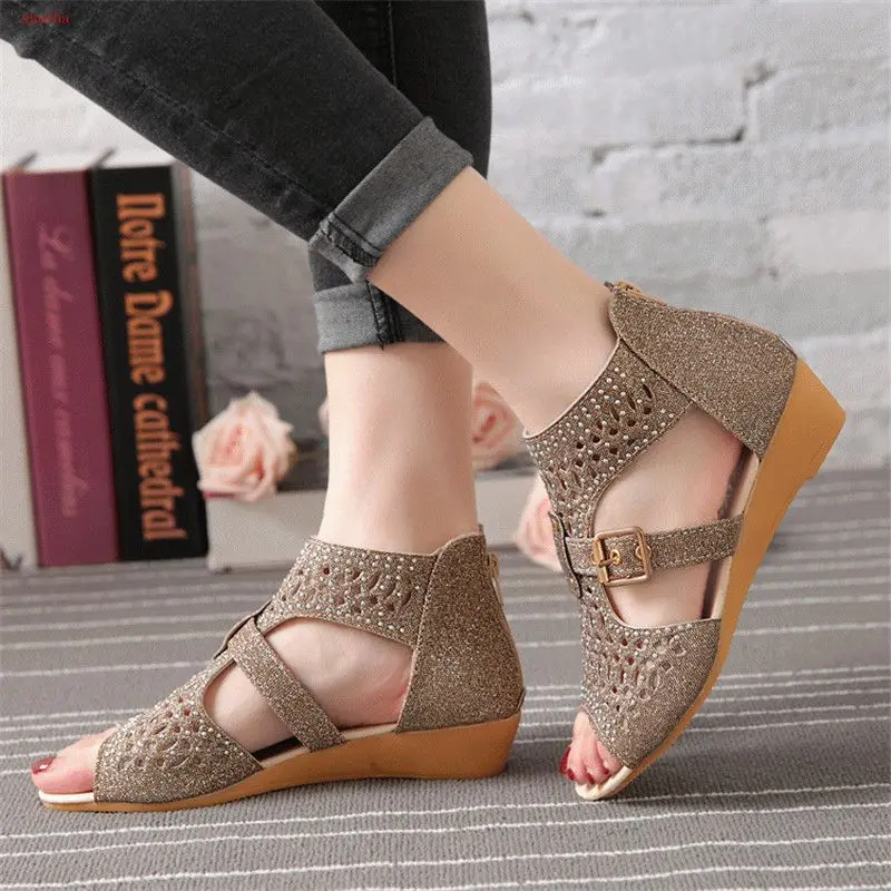 

Summer High-hanging rhinestone head women sandals with platform sandals wild simple shoes shook with women shoes