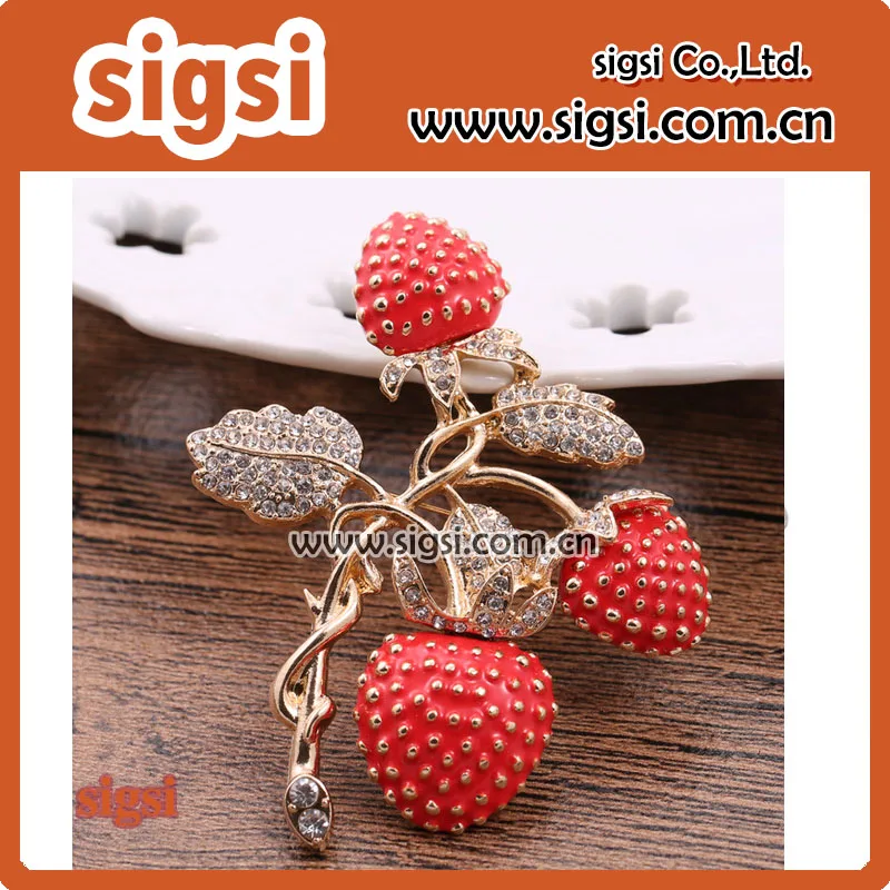 women's Strawberry Fruit Brooch Pins Crystal Rhinestone Strawberry lapel pin Brooches Charm Clothing Accessories