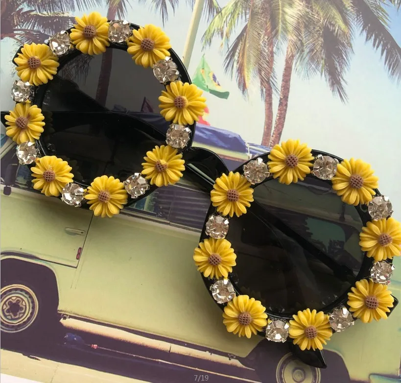 Handmade Sunglasses Women Diamond Sun Glasses Yellow Flower Shape Eyewear Luxury Small Round Sunglasses Gafas de sol