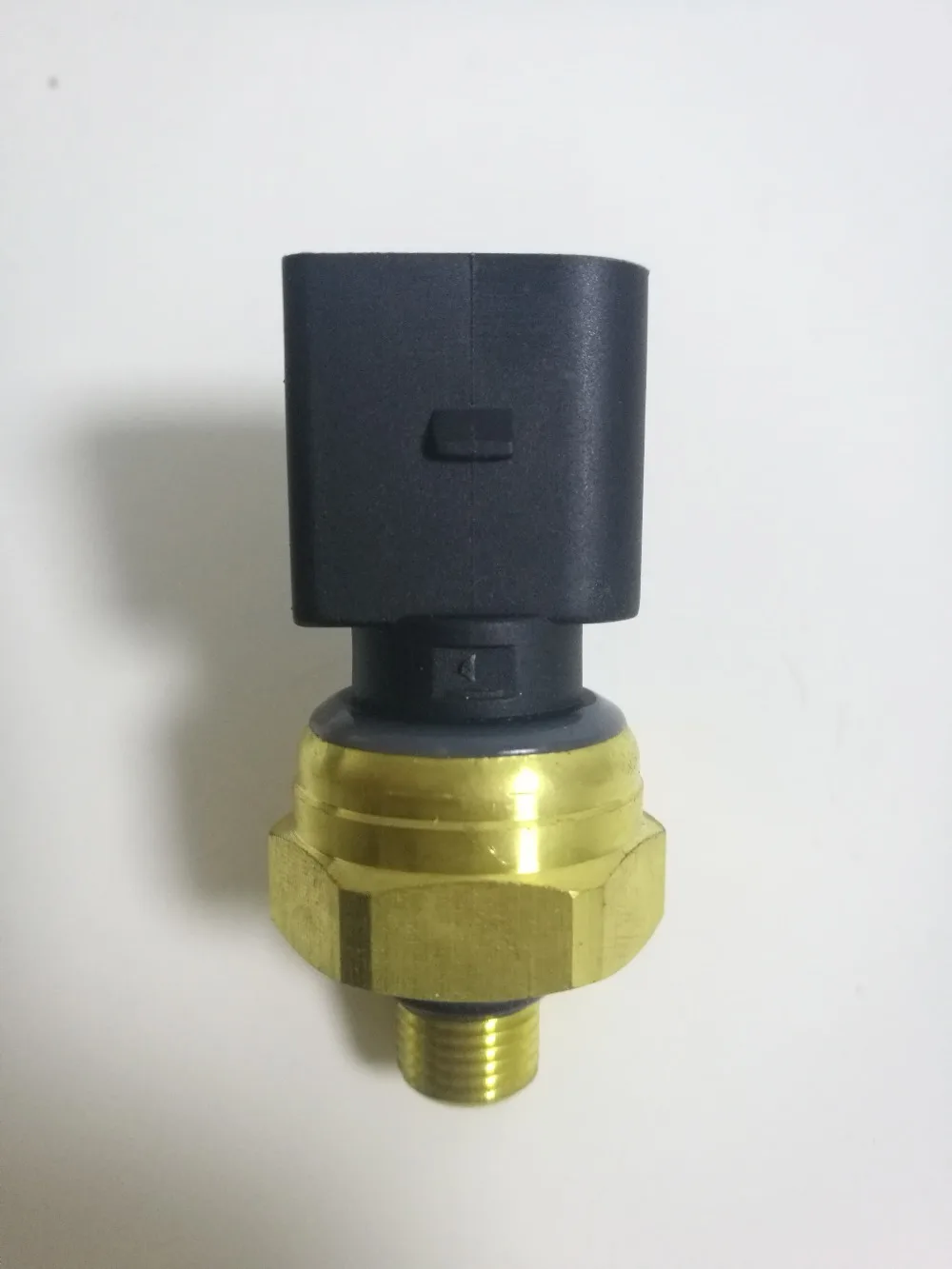 1 year warranty For Q7 Golf  Passat CC 2.0 3.6L V6 Fuel Pressure Sensor OEM 03C 906 051A  03C906051A 51CP03-05