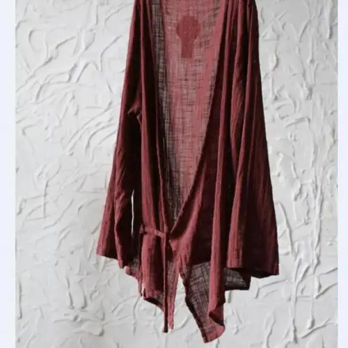 بلوزات وقمصان