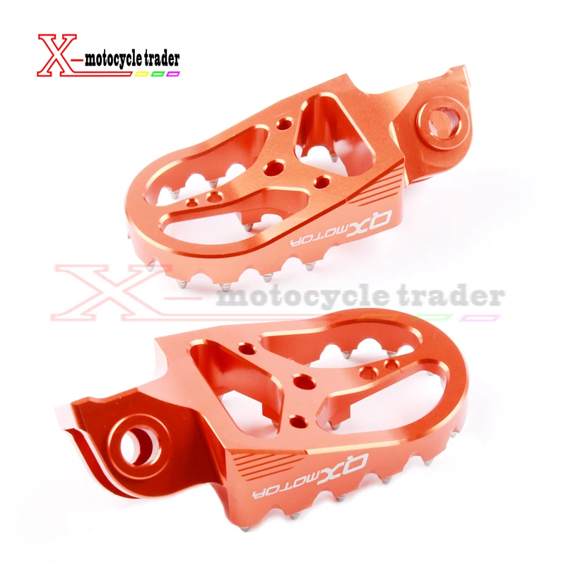 CNC orange Billet MX Foot Pegs Rests Pedals Footpegs For KTM SX SX-F EXC EXC-F Motorcycle Parts QXMOTOR Logo