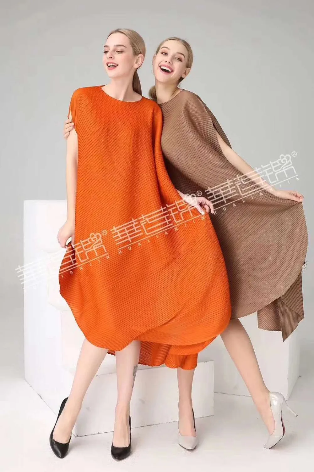 

Miyake pleated dress for women, solid color, irregular, large size, sleeveless, new