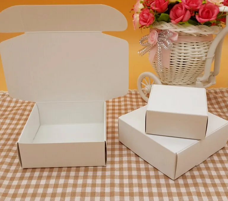 100pcs/lot-7*7*2.2cm Blank White Paper Party Boxes Small Size Craftwork Gift Fastener Ear Rings Aircraft Cardboard Boxes