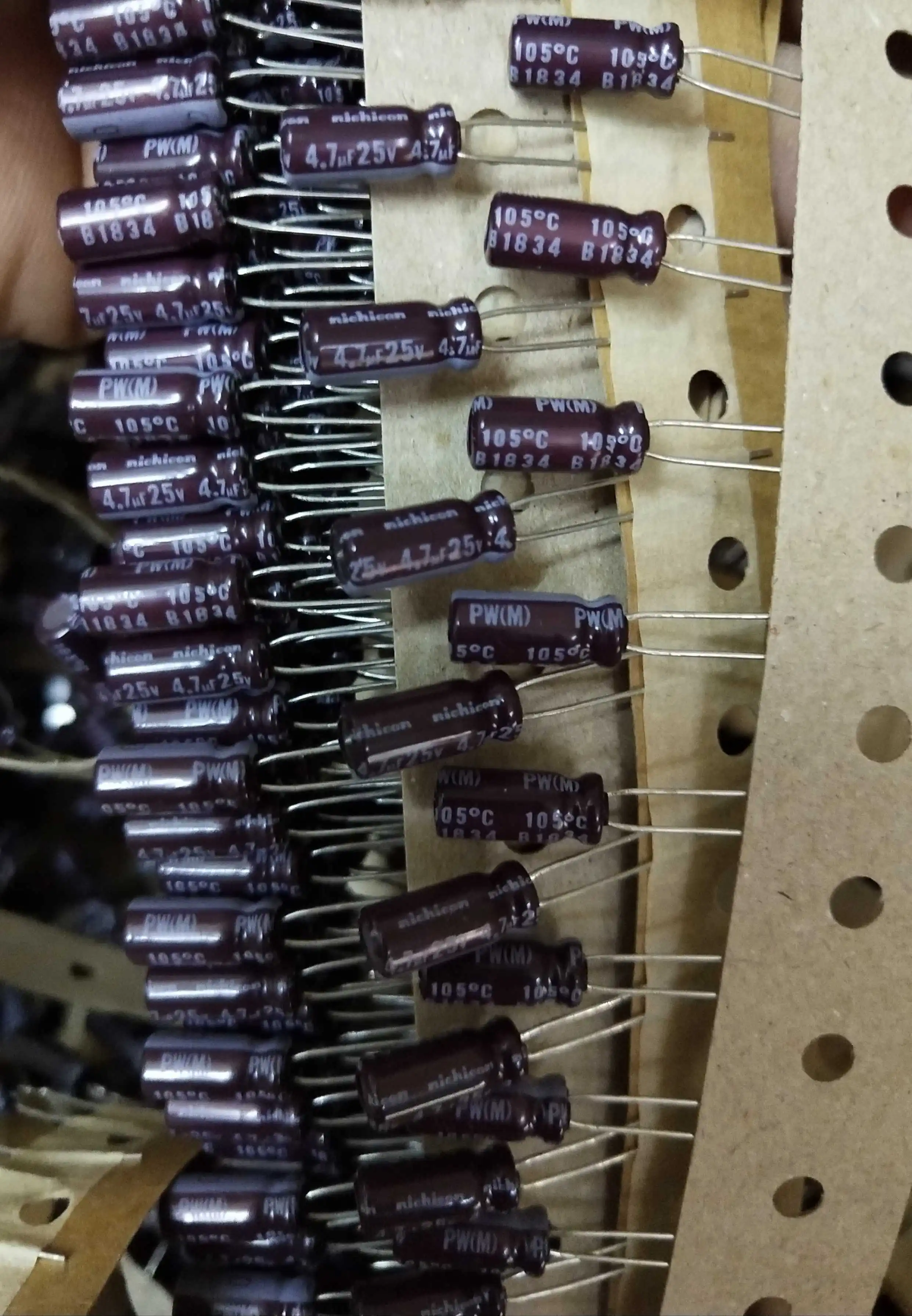 50PCS/lot Import Nichicon electrolytic capacitors 25V series PW long life of 105 degrees free shipping