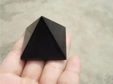 A++Top quality Natural obsidian nunatak pyramid femh shui decoration apotropaic Healing Pyramid 35mmx35mm Wholesale