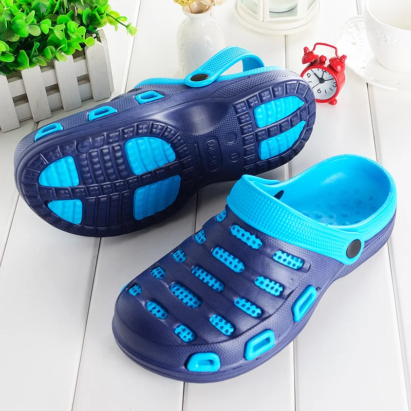 Summer Lightweight Red Men Sandals Flat Round Toe Waterproof Couple Sandals Leisure Garden Shoes Candy Color Slip-on Hole Shoes