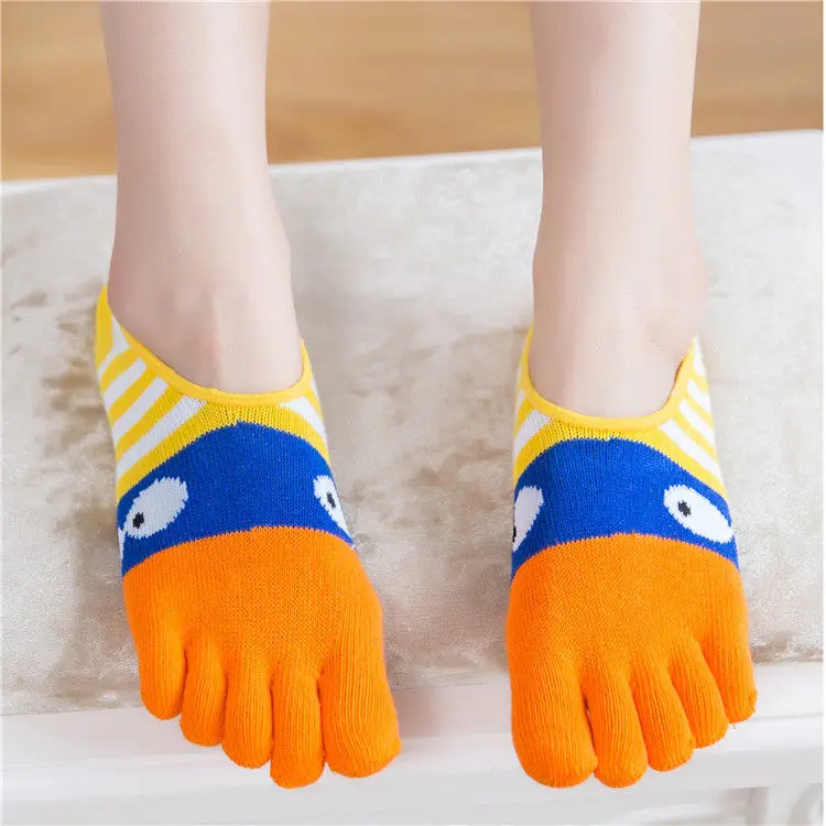 

5 Pairs Male Invisible Cotton Socks Colorful Men's Boat Socks With Silicone Thin Summer 5 Finger Toe Socks