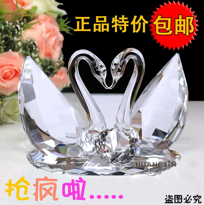 A real wedding gifts decoration  practical creative Home Furnishing Crystal Swan wedding gift