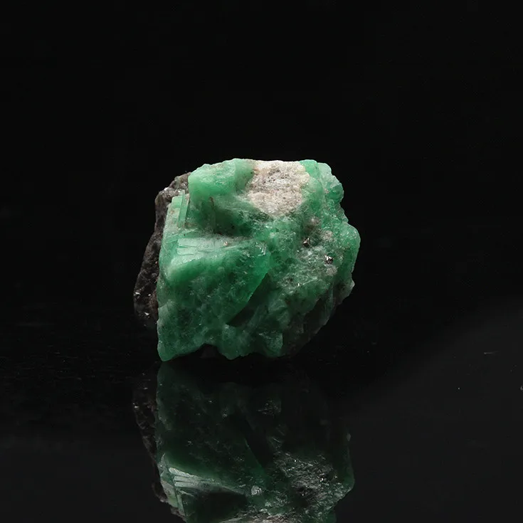 

Ultra-fine mineral crystals emerald green natural rough stones mark collectibles ore samples without optimization 20