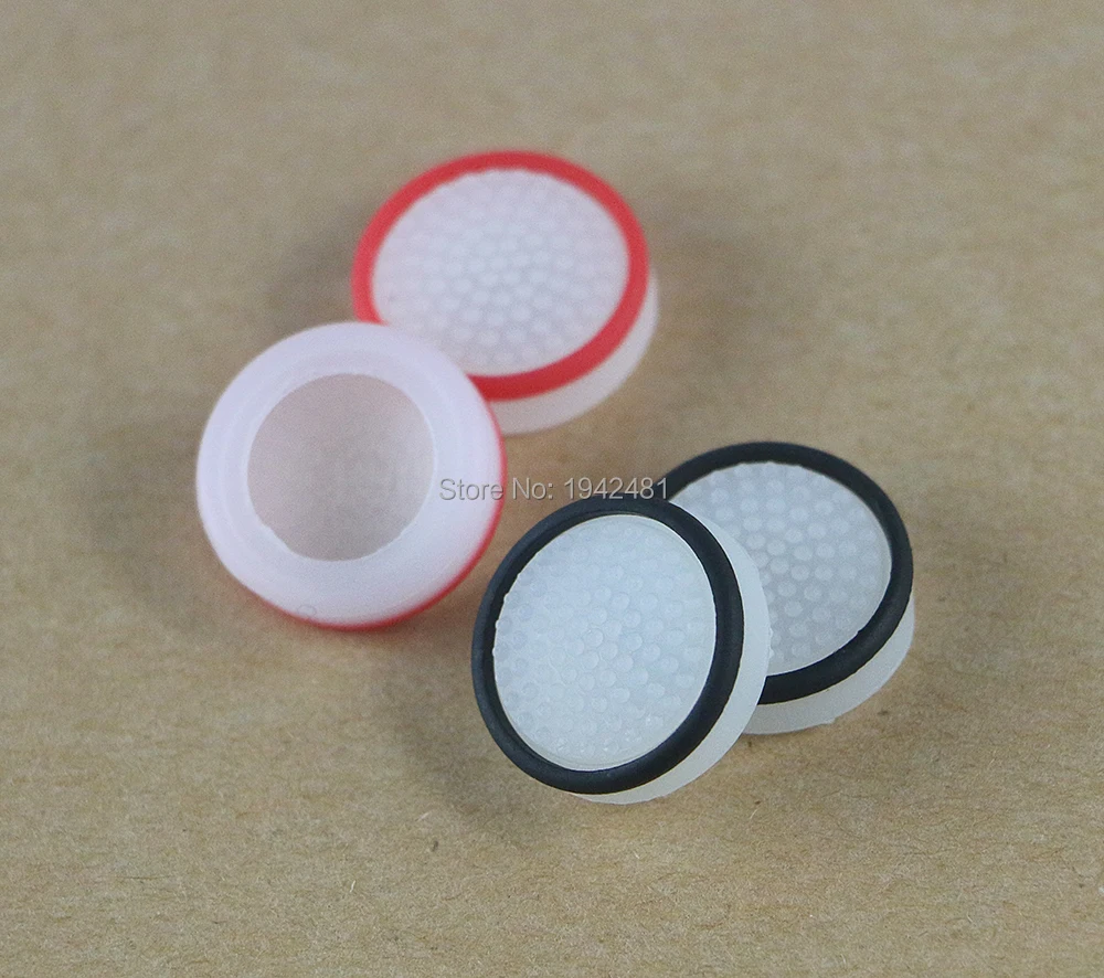 30 pezzi di copertura del cappuccio del joystick del controller analogico in silicone luminoso multicolore per le manopole del pollice Joy Con dell'interruttore