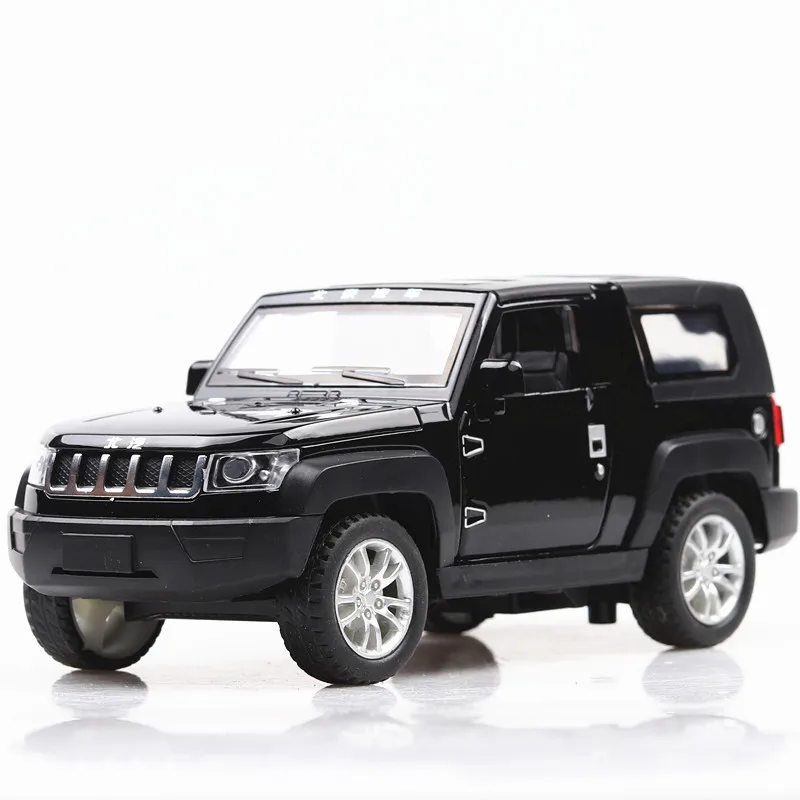 

Very beautiful 1:32bj40 off-road zinc alloy model,children's sound and light pull back 5 open door toy car model,free shipping