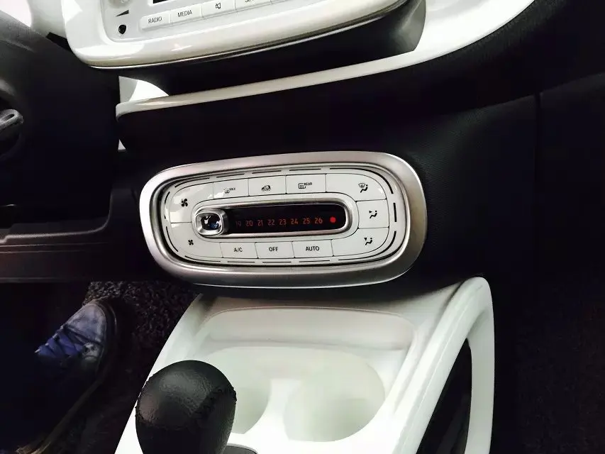 لبنز الذكية Fortwo 2014 2015 2016 2017 ABS اللؤلؤ كروم تكييف الهواء التبديل حول غطاء الكسوة اكسسوارات السيارات ملصقات W4