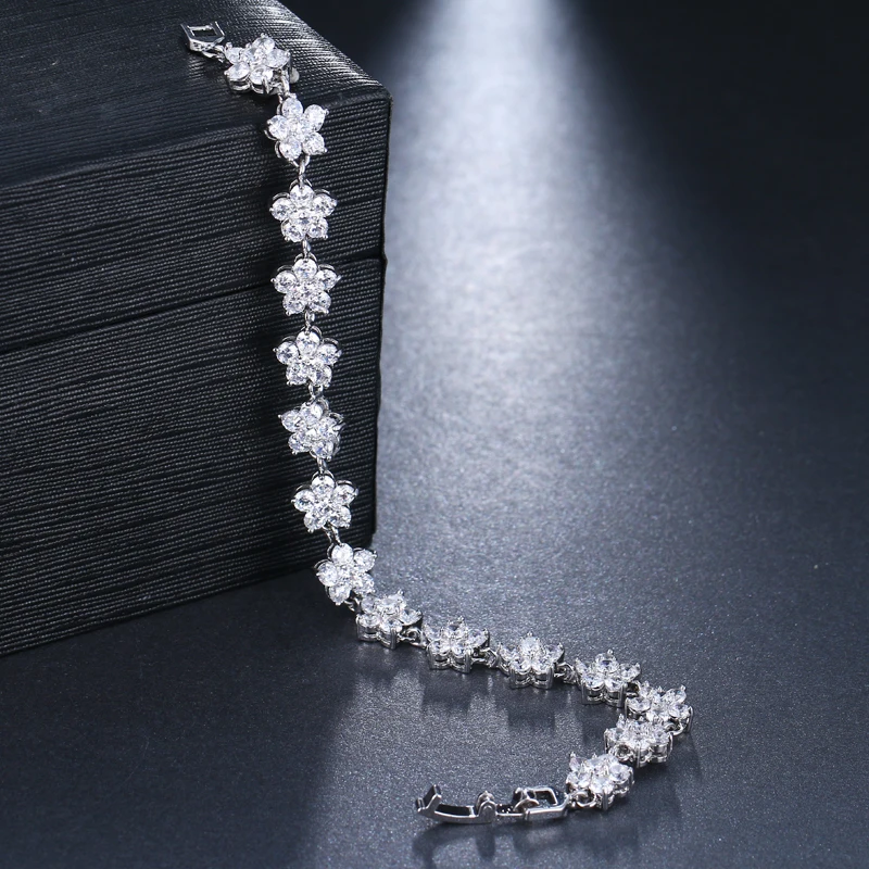 EMMAYA Famous Brand Jewelry AAA Cubic Zircon Stones Five Leaves CZ Flower Connected Bracelets For Women