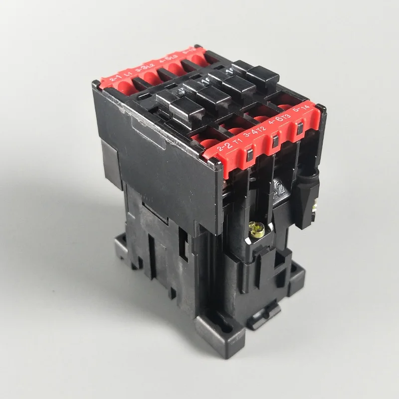 B16-30-10 220V 50/60Hz Coil 28A(AC-1) Ie 3 Pole 3NO 660V Ui 35mm Mounting Rail CJX8 AC Contactor