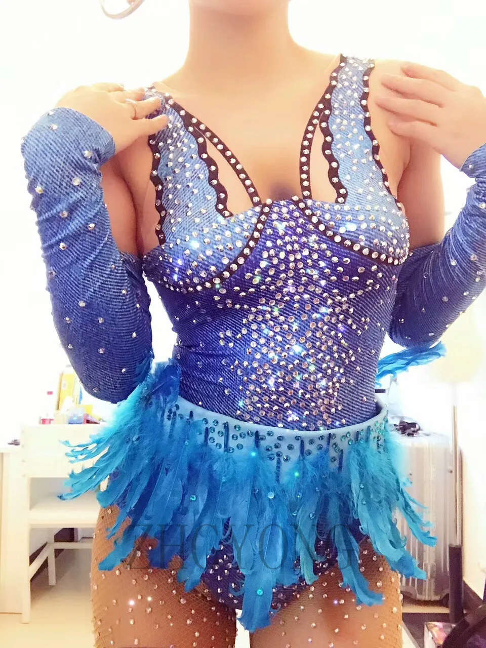 Niebieski Kombinezon z Piórami i Cyrkoniami Rękawiczki Strój Sceniczny dla Tancerki Piosenkarki Seksowny Kostium na Bar Imprezę Klubową Występ Piosenkarki