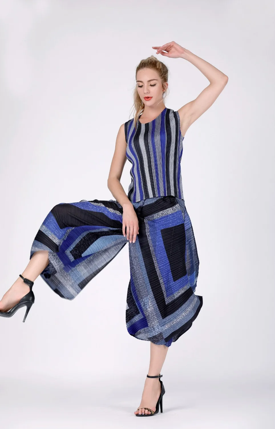 

HOT SELLING Miyake Fold striped top two-piece women fashion fold Geometric patterns wide-legged pants suit IN STOCK