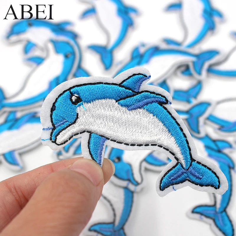 10pcs/lot DIY whale Patches Iron On Embroidered dolphin Stickers Cartoon Sea Animals Appliques Garment Clothes Badge Accessories