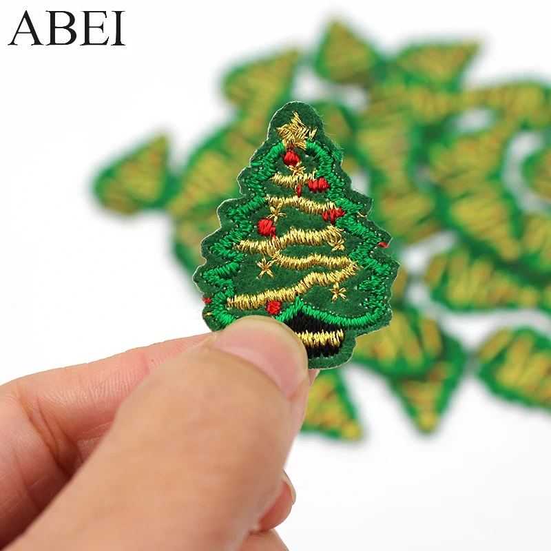 10pcs/lot Embroidered mini Christmas Xmas Tree Patches Iron On Appliqued Diy Clothing Stickers Handmade Patchwork for Hats Shoes