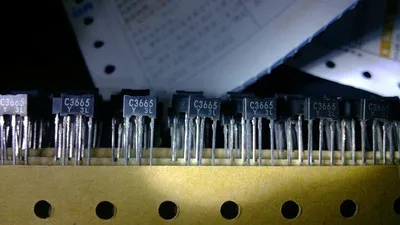 Free Shipping 2SC3665-Y 2SC3665Y  2SC3665 C3665Y C3665 Y TRANS NPN 800MA 120V SC71 DIP-3  3-pin